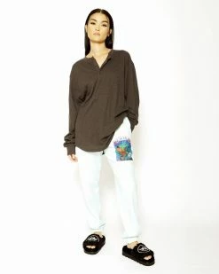 BOYS LIE X Take The High Road Sweatpants -Boys Lie Sales Store 4O7A8581 121ecf7e a336 4b30 9a73 d71817b5f9f7