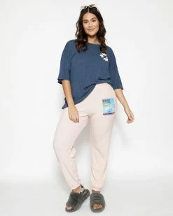 BOYS LIE X World Tour Boyfriend Tee 20 BOYS LIE X World Tour Boyfriend Tee -Boys Lie Sales Store 4O7A9288 7670432b eb01 4aa9 993f 208ee4854b57