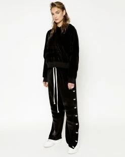 BOYS LIE X Black Velour Cropped Hoodie -Boys Lie Sales Store 4O7A9370xscopy