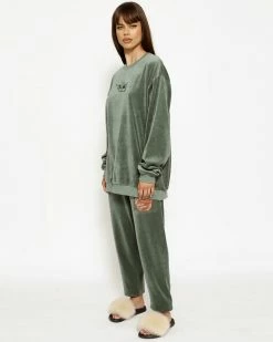 BOYS LIE X Twin Flame Velour Crewneck 15 BOYS LIE X Twin Flame Velour Crewneck -Boys Lie Sales Store 4O7A9626rcopy d9ac37b3 e78e 4968 b12c 03dbf1171299